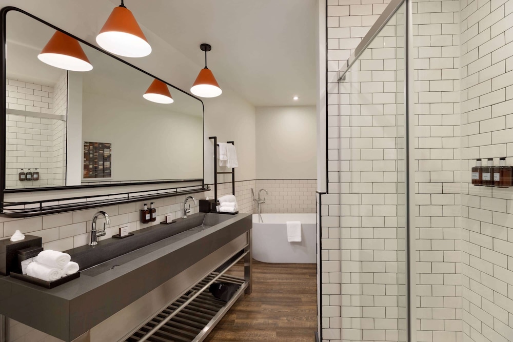 Origin Westminster, a Wyndham Hotel 43/44
