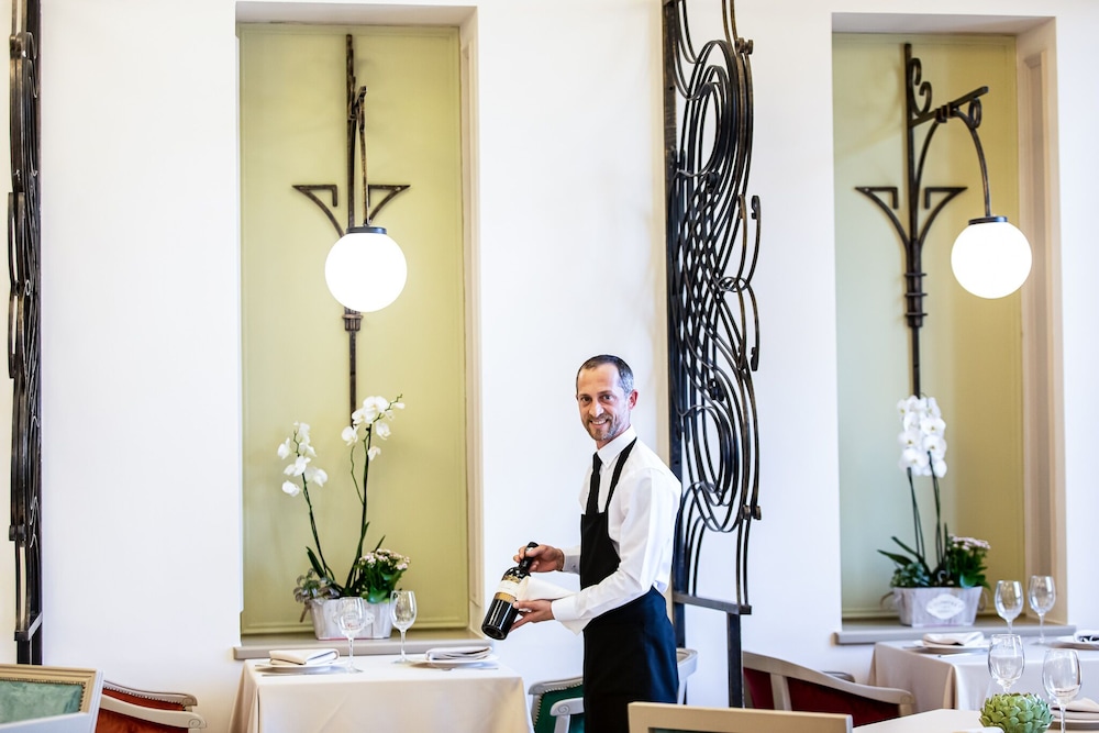 GRAND HOTEL TRAIAN 4/34