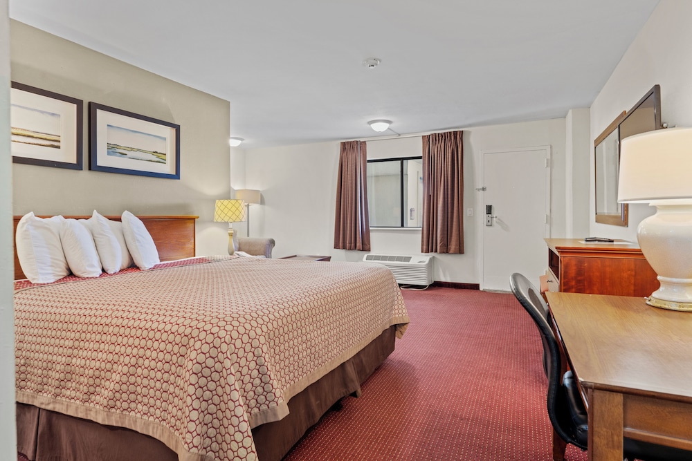 Suite, King Bed, Kitchenette, Smoking