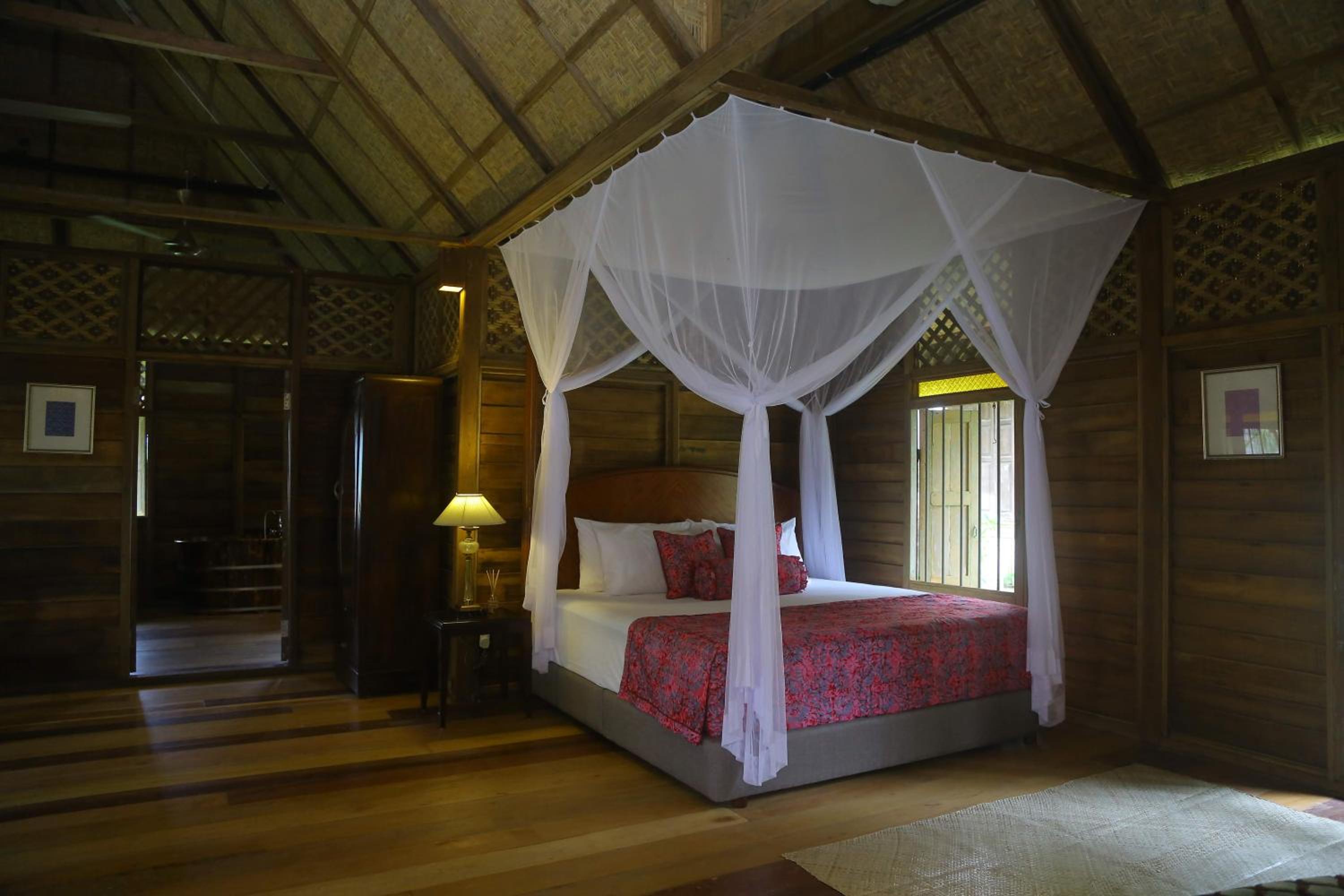 Ulu, Villa