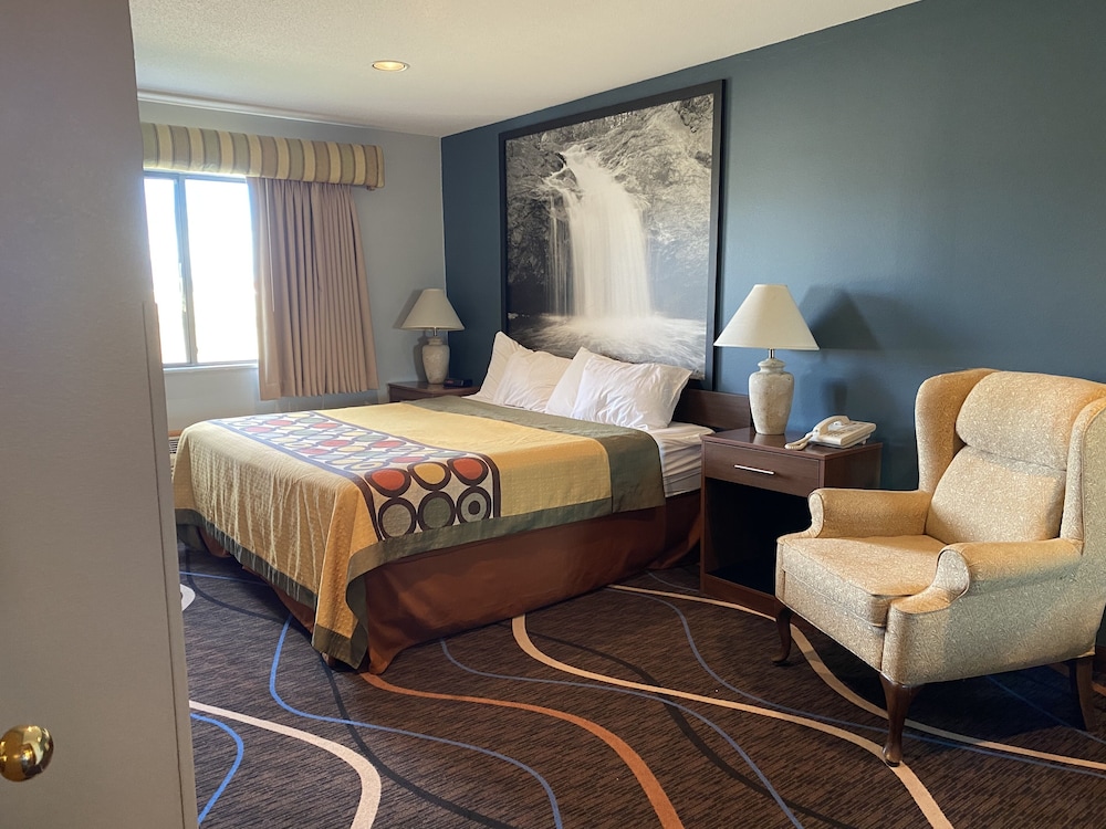 AmericInn by Wyndham Mauston 33/44