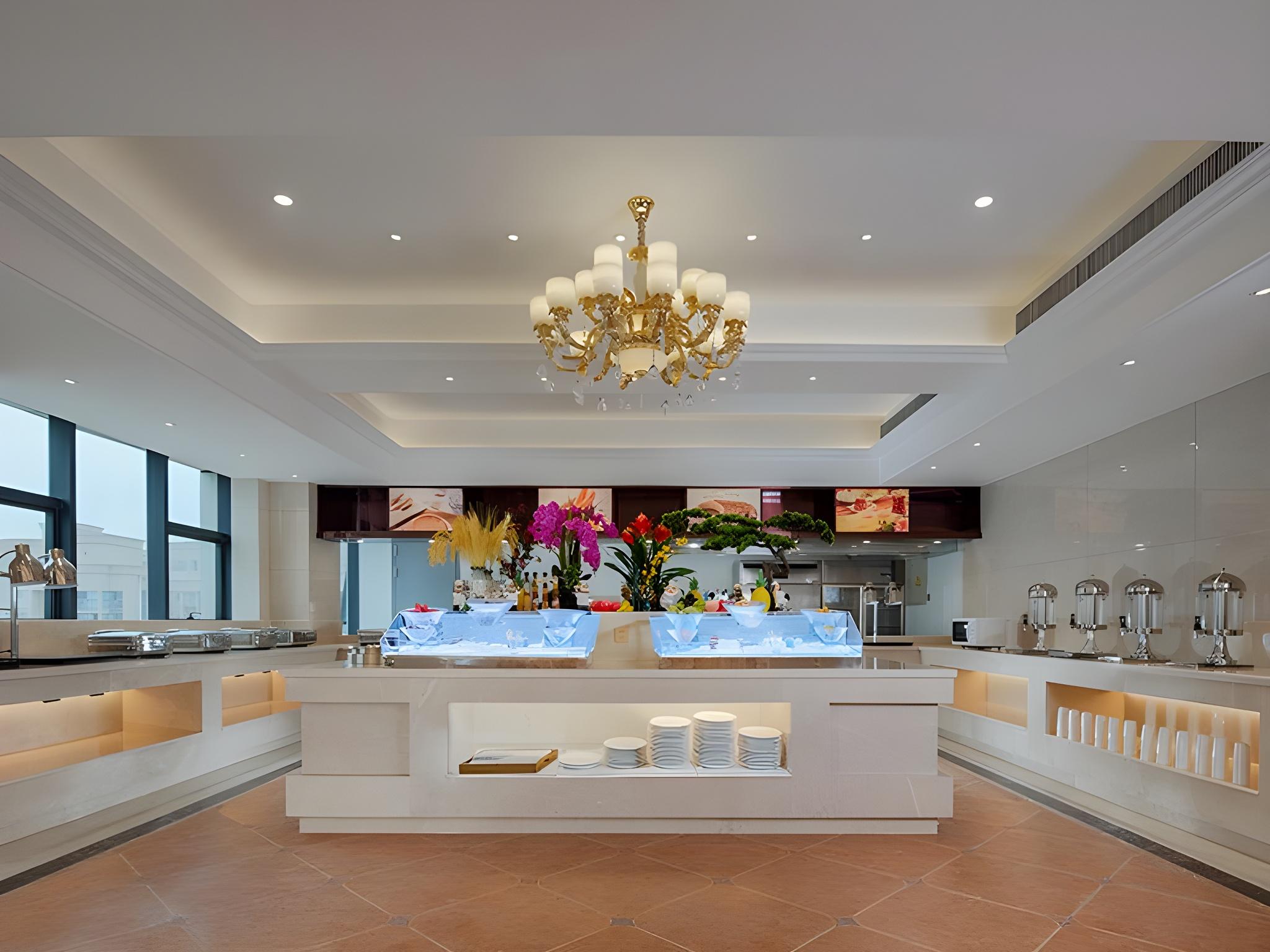 Vienna International Hotel (Chengdu Convention and Exhibition Center, Qilong Metro Station) 7/26
