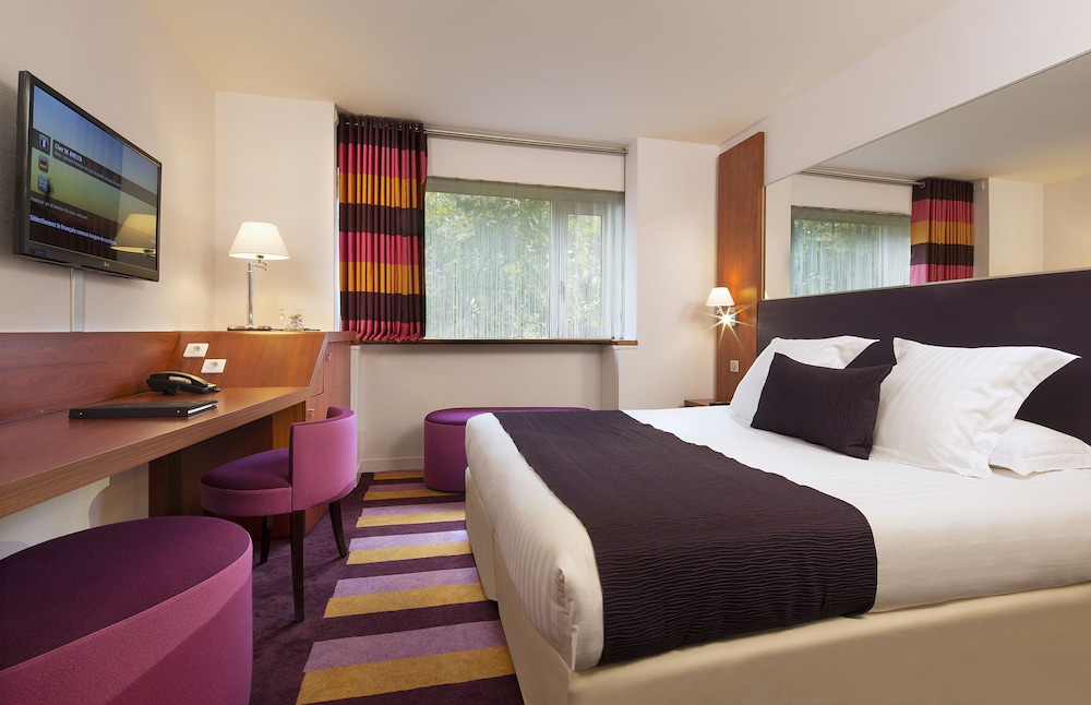 Ampere Hotel 24/80