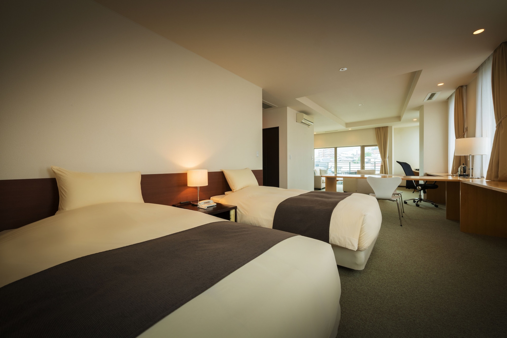 EXECUTIVE, TWIN BEDS