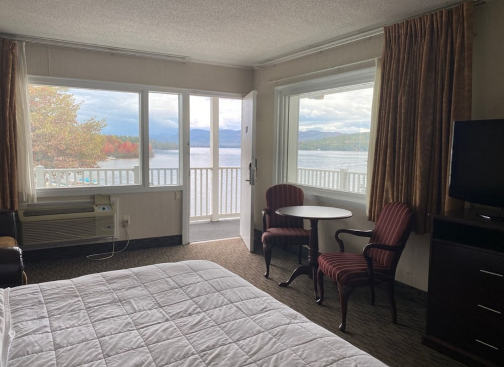 The Georgian Lakeside Resort 42/67