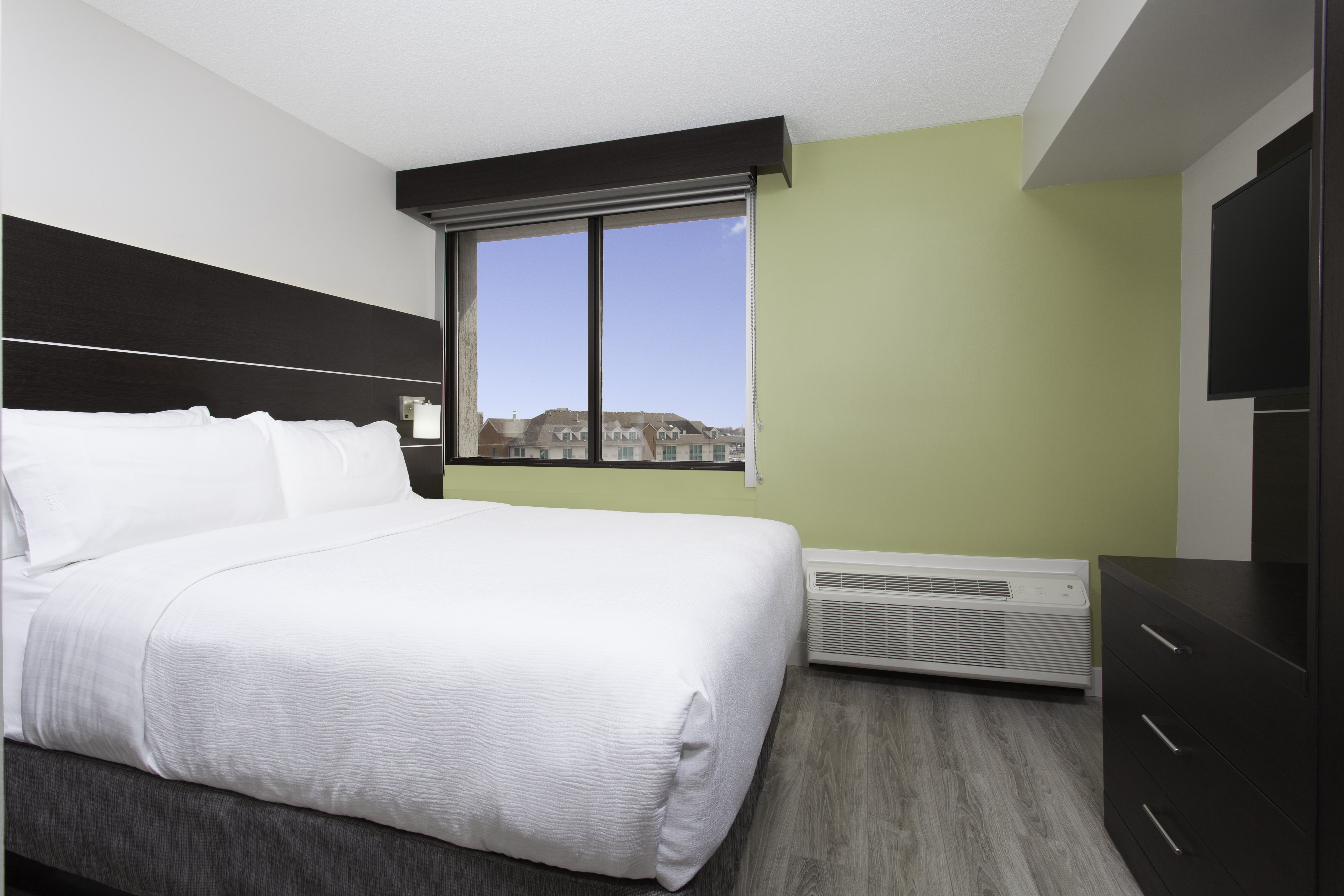 Room, Queen Bed