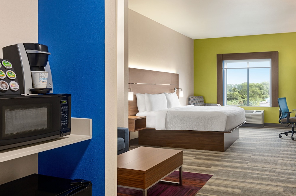 Holiday Inn Express Hotel Suites Waycross 18/56