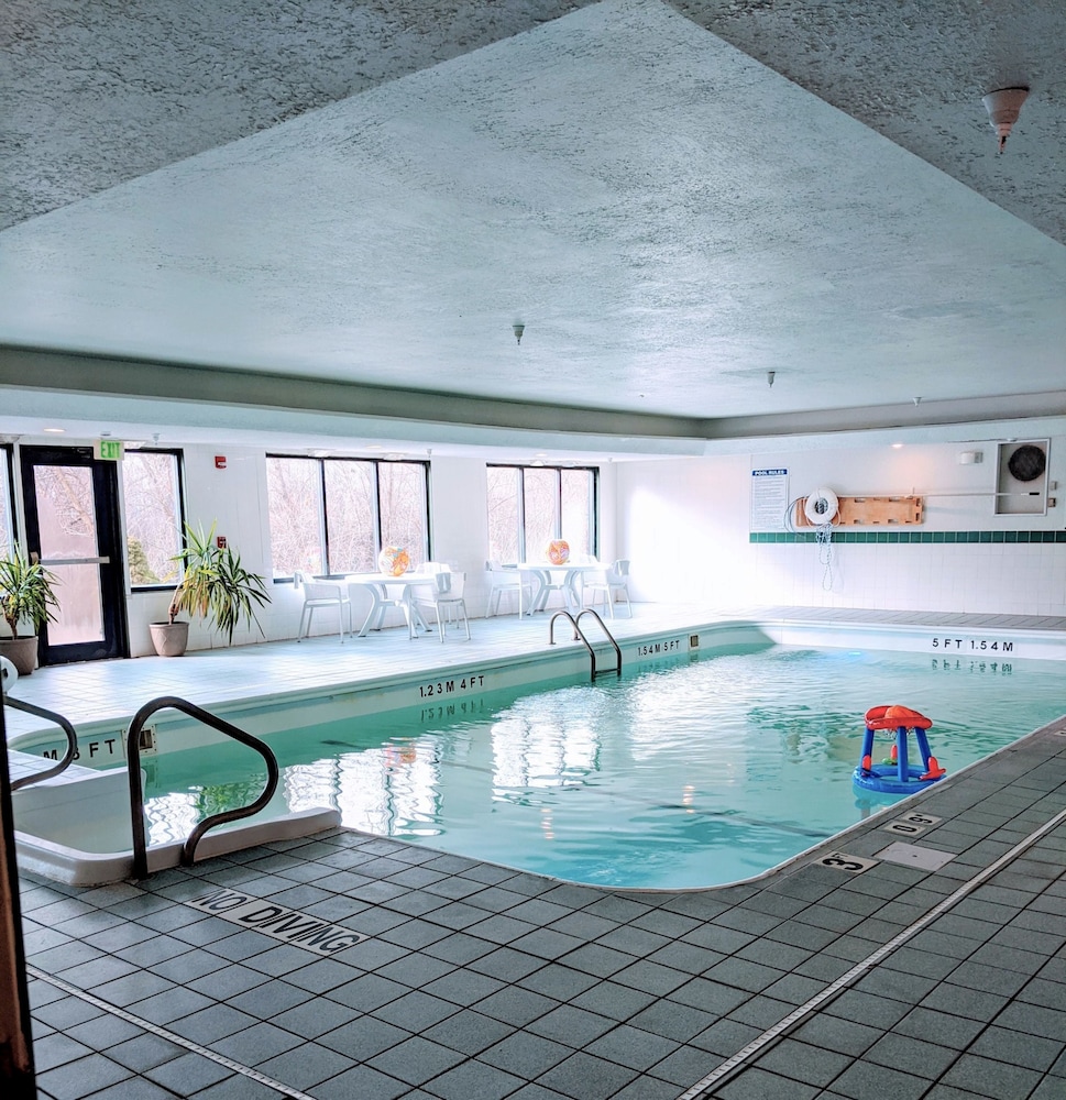 Holiday Inn Express Hotel Suites Plymouth 38/82