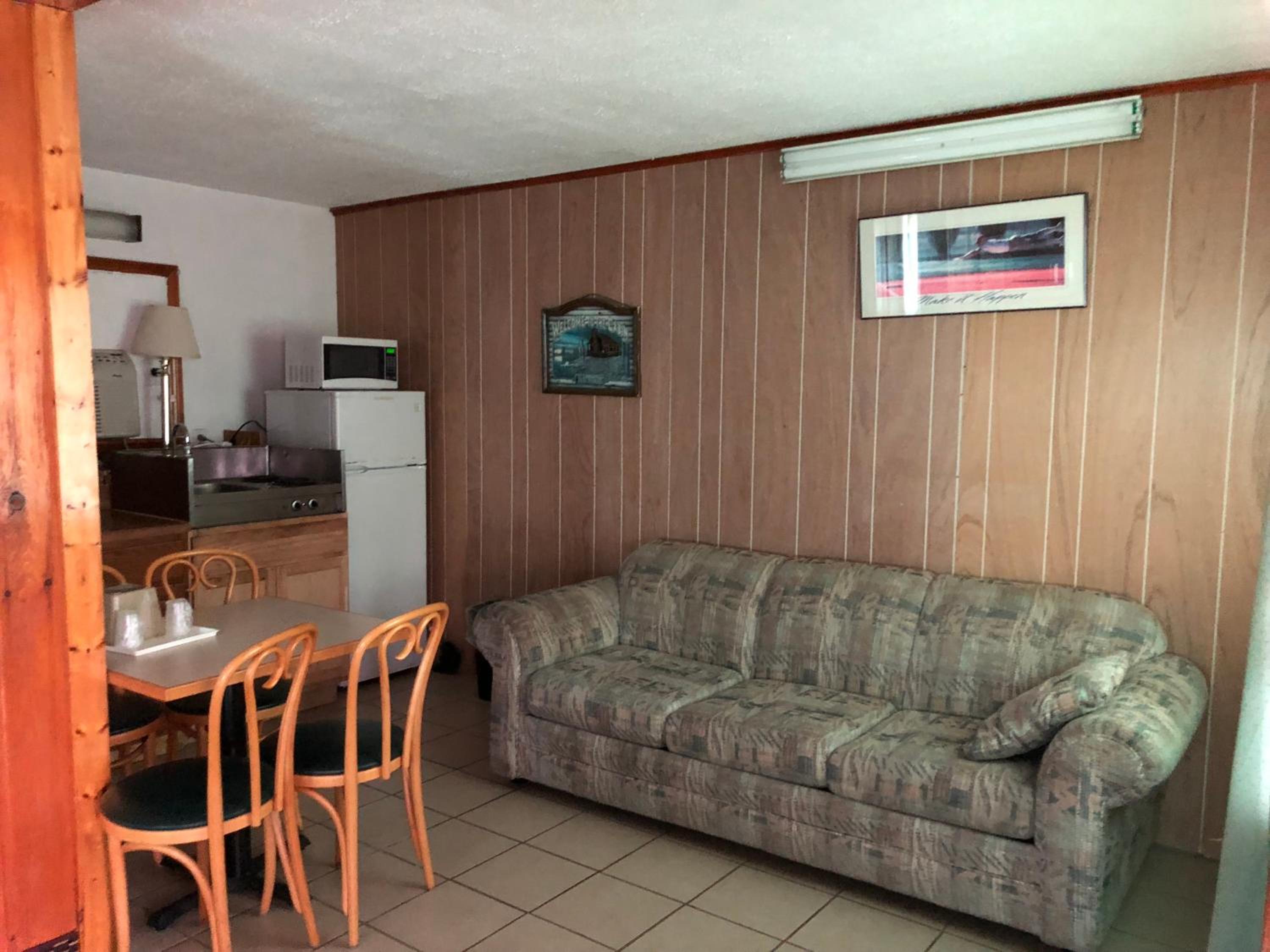 Sun 'n Snow Motel 31/50