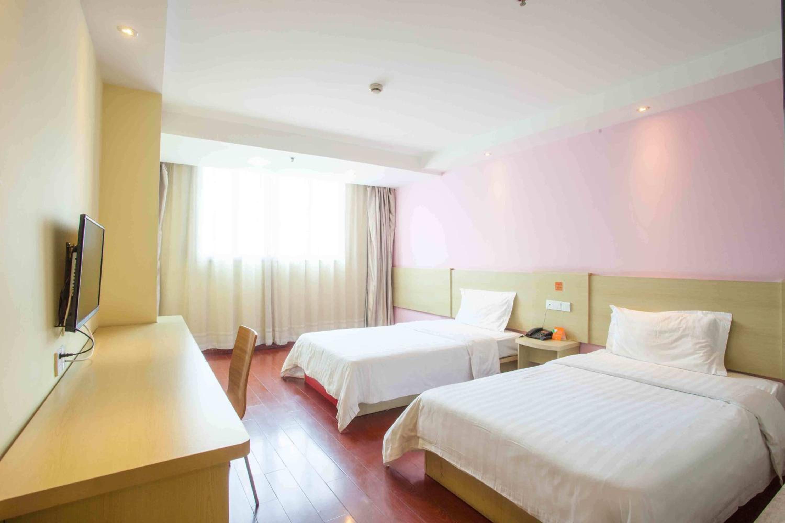 7 Days Inn (Taicang Shanghai East Road) 17/40