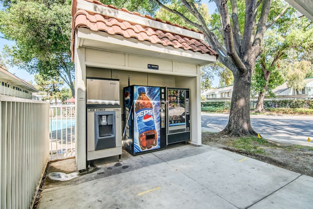 Motel6 Stockton, CA - North 32/46