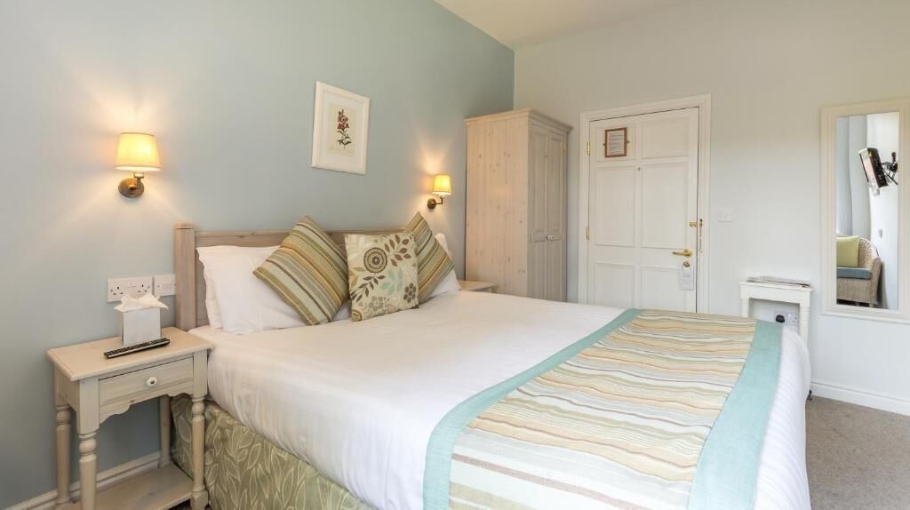 COZY, DOUBLE BED