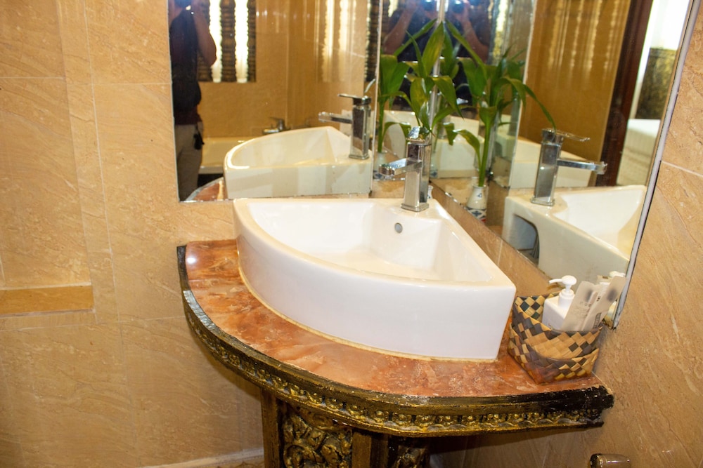 Le Grand Palais Boutique Hotel 100/100