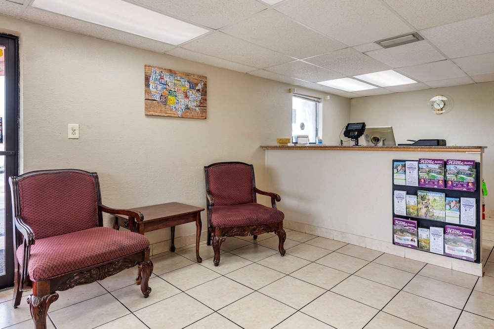 Lobby at Econo Lodge Sebring, AVON PARK - FL