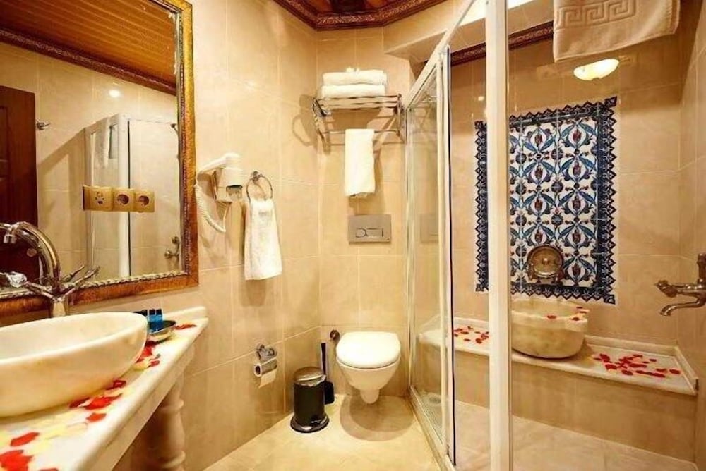Marmara Deluxe Hotel 71/72