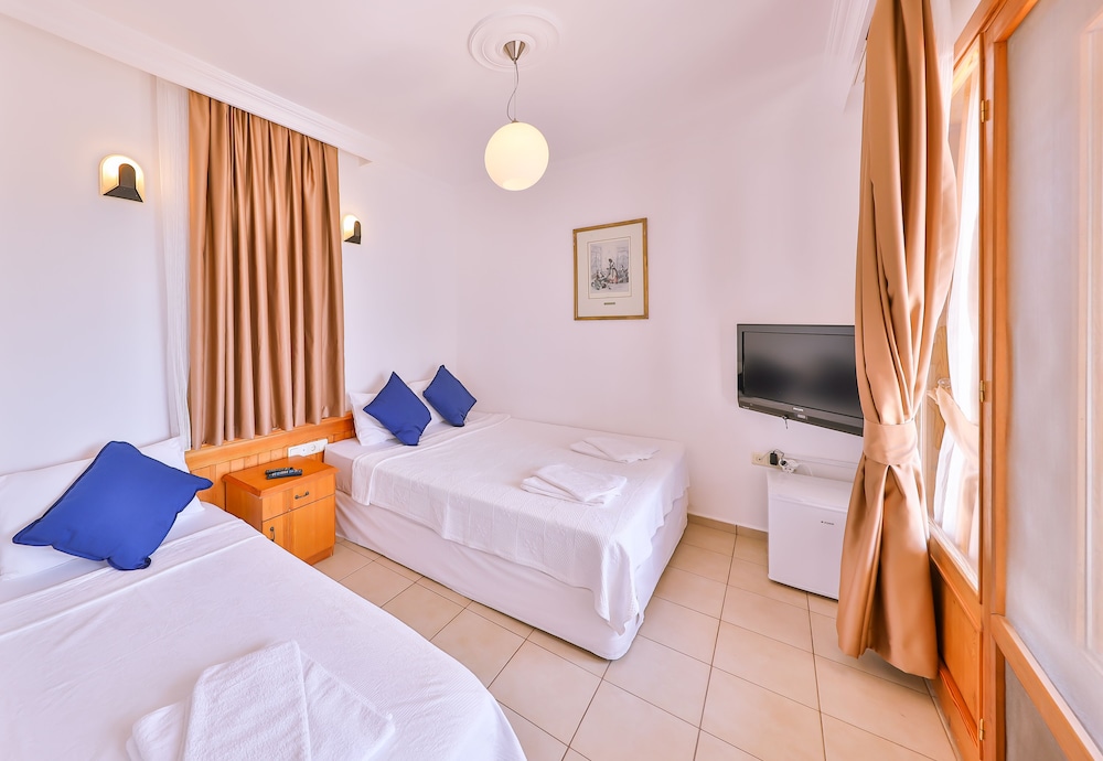 Kuluhana Hotel 13/50