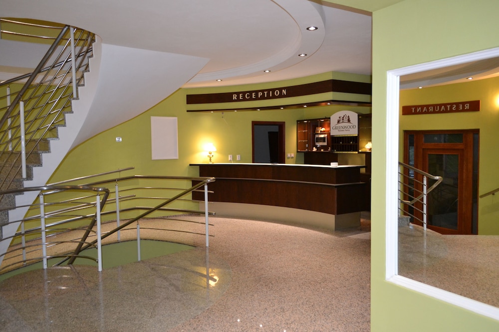 Greenwood Hotel 3/50