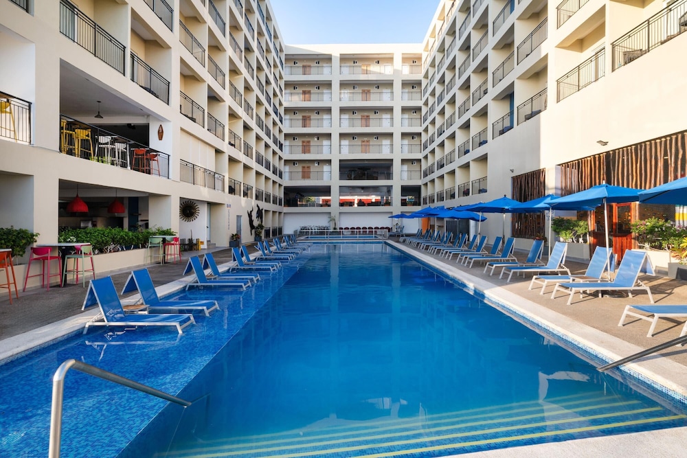Decameron La Marina Guayabitos Ramada All Inclusive Resort 48/50
