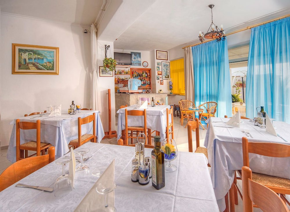 Hotel Villa Mena 41/50