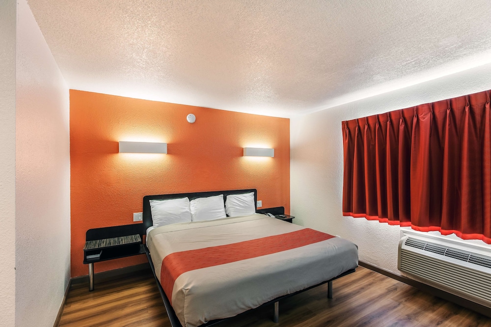 Motel6 Dallas, TX - South 14/43