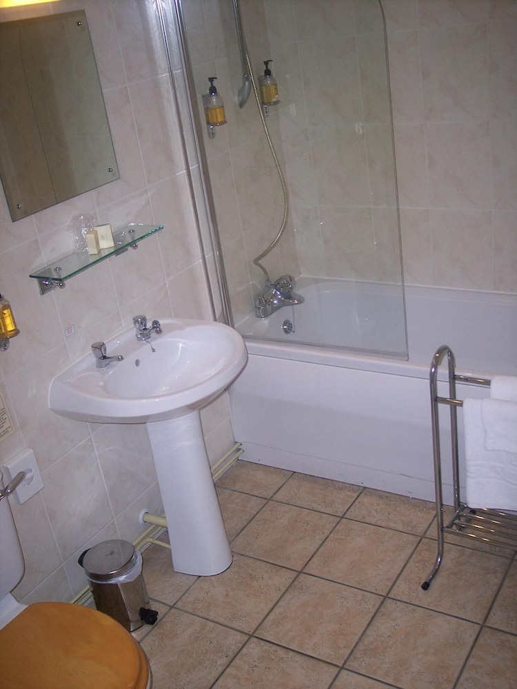 Oliver Cromwell Hotel 47/50