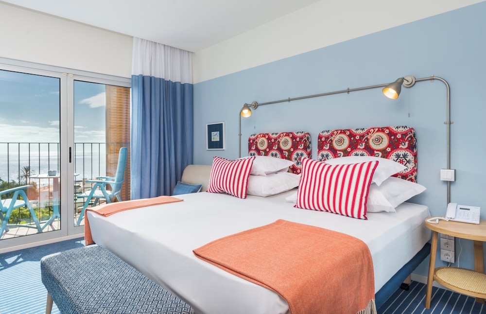 Deluxe, Studio, Triple, Queen Bed, Sea View, Sofa