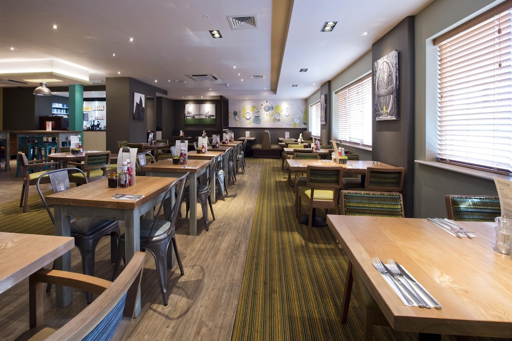 Premier Inn Glasgow Braehead 27/41