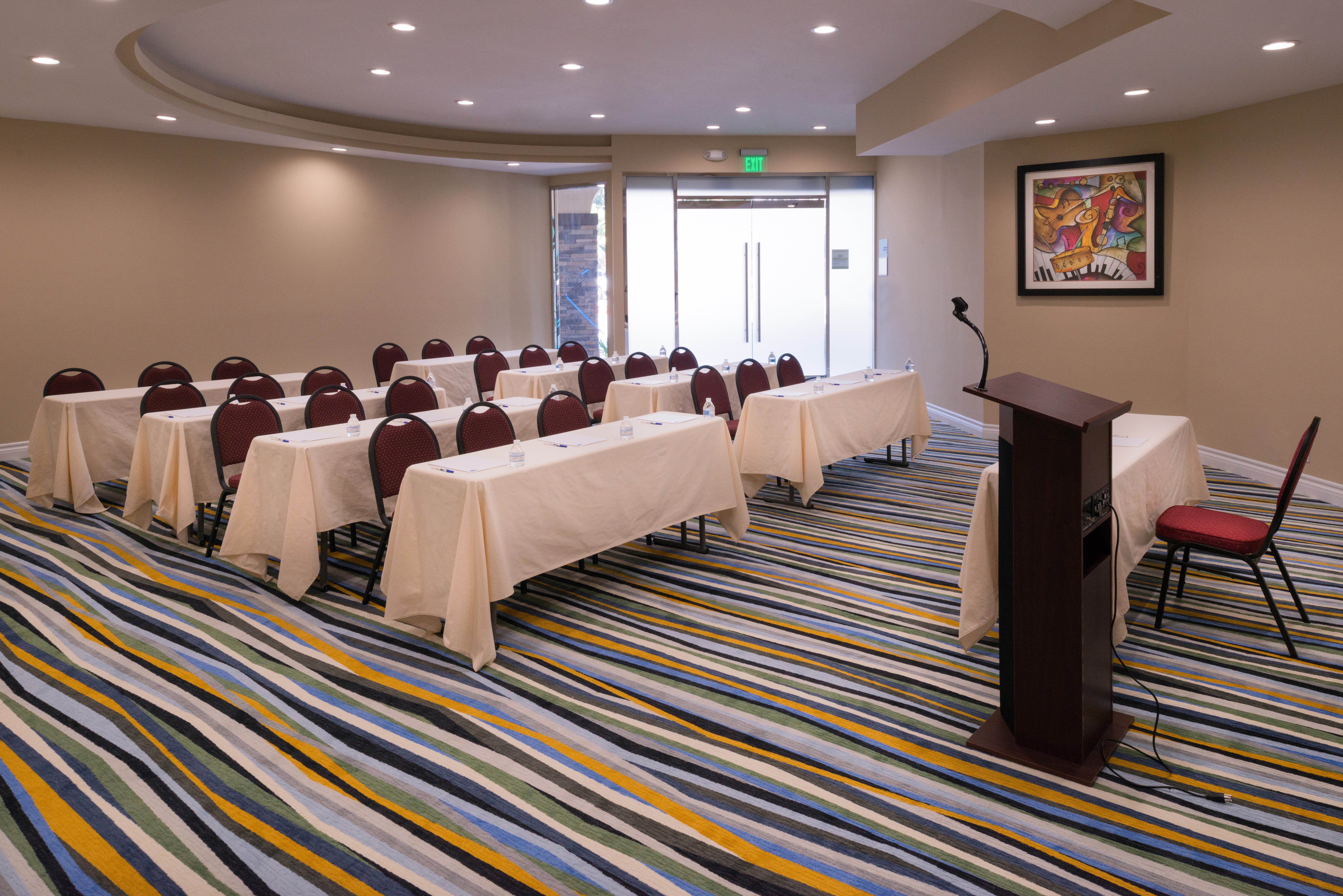 Holiday Inn Express Hotel Suites Pasadena Colorado Boulevard 50/59