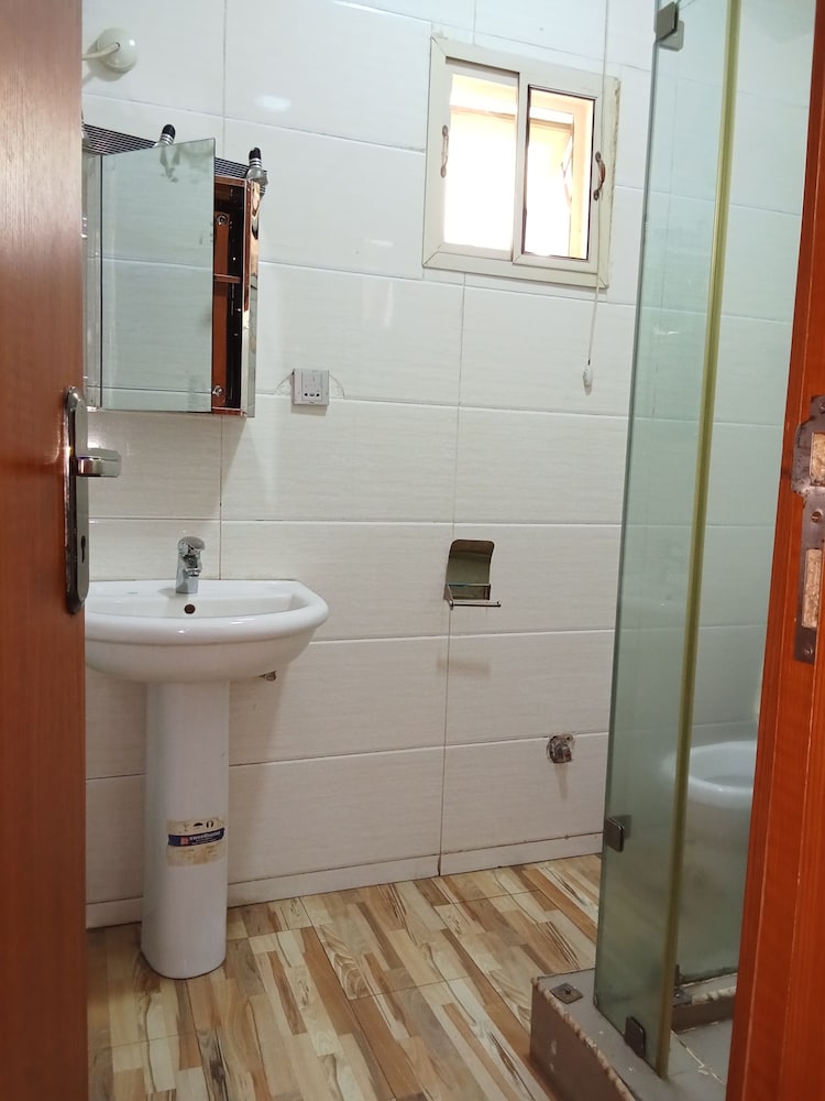 B's Hive Hotel & Suites 29/30