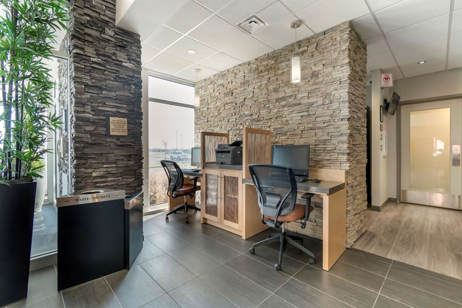 Best Western Plus Airport Inn and Suites 39/46