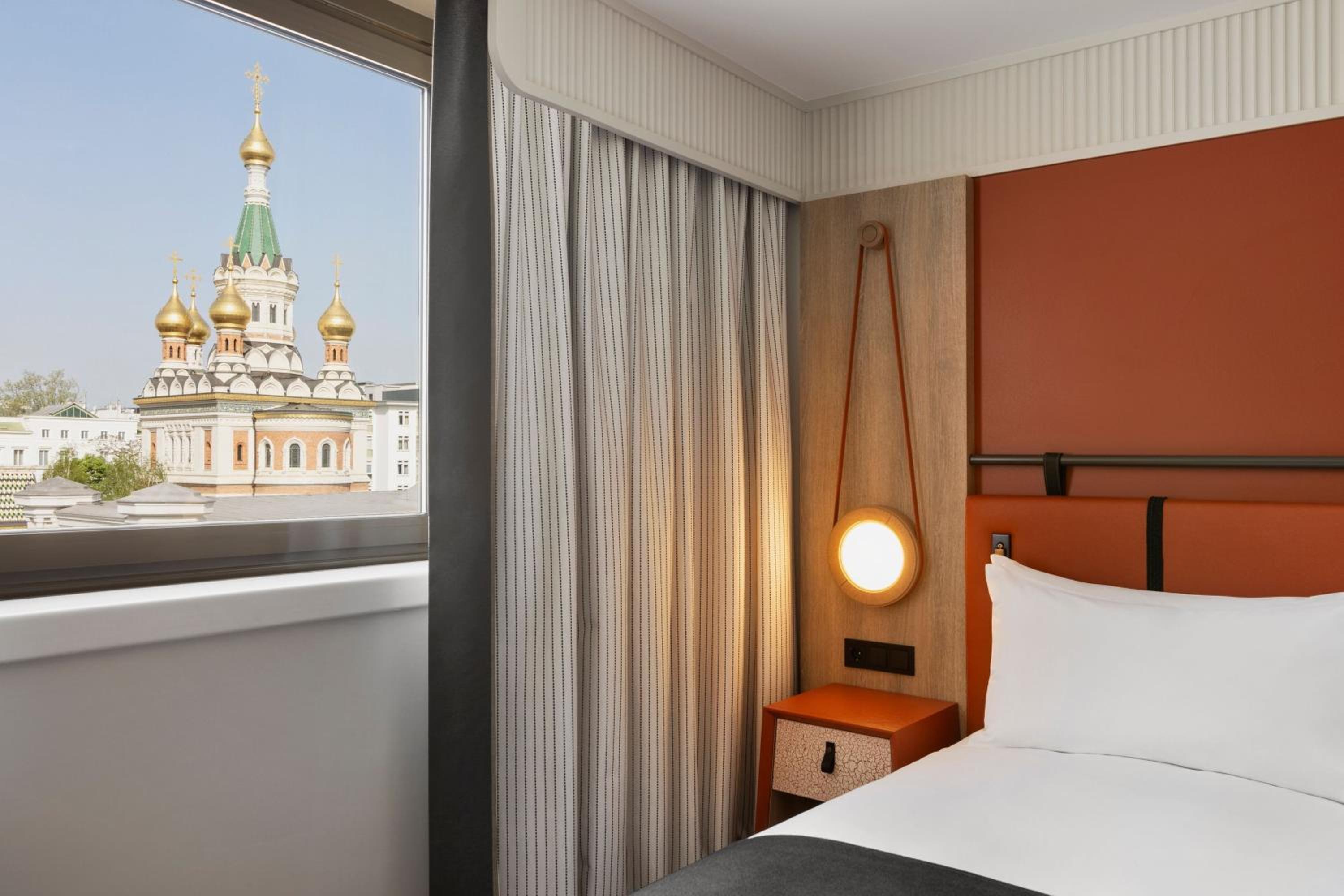 Deluxe, King Bed, Church View