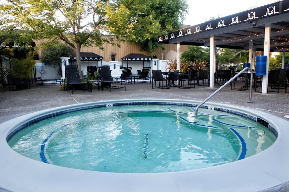 Mount View Hotel & Spa 56/57
