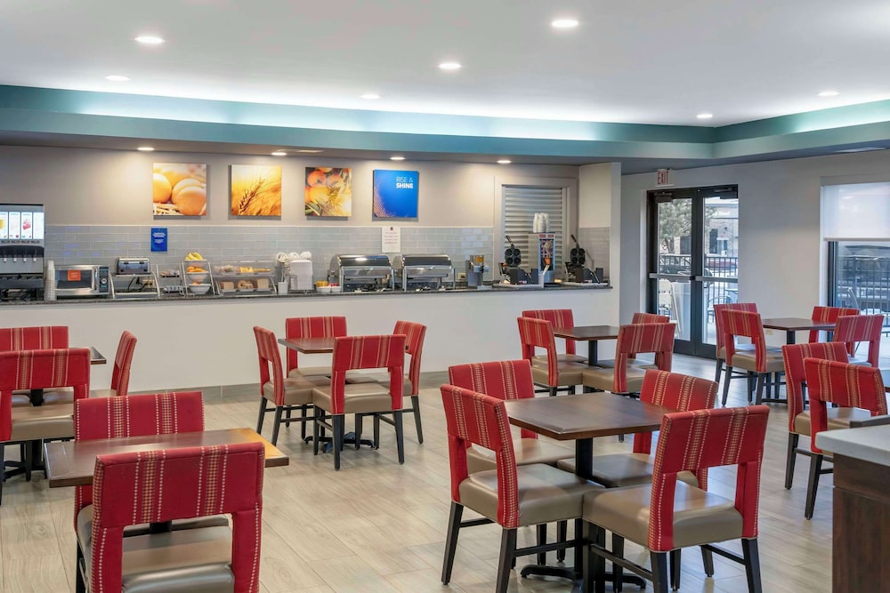 Comfort Suites Elgin Northwest 33/48