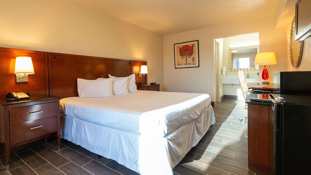 ROOM, KING BED