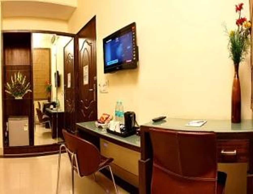 Hotel Lloyd Residency 5/32