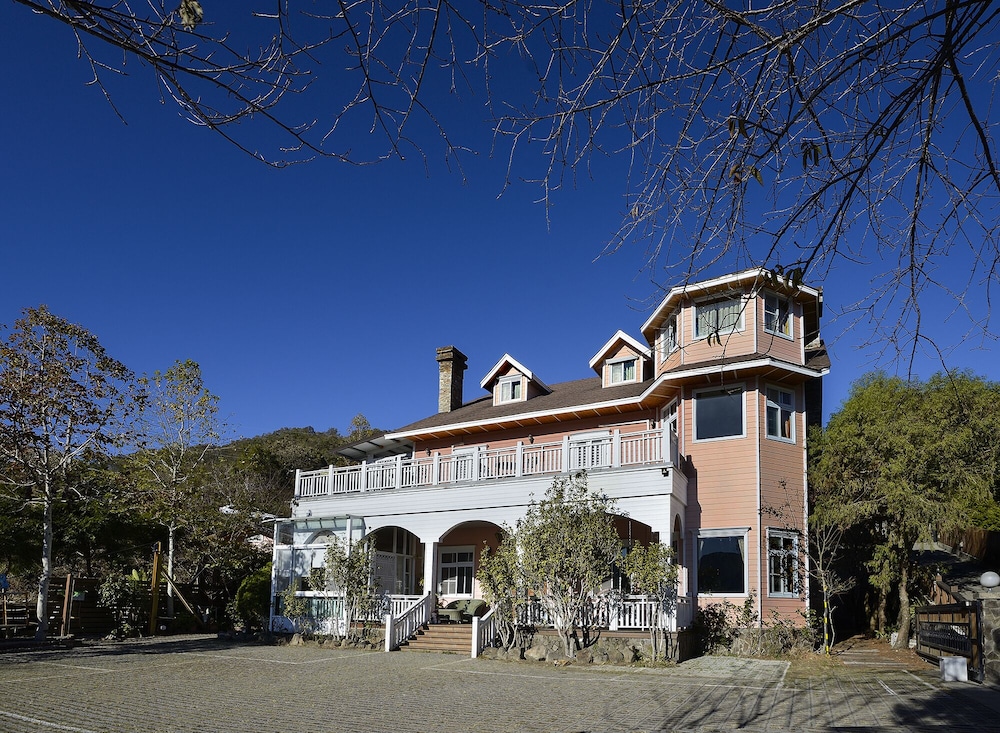 Aurora Villa 5/50
