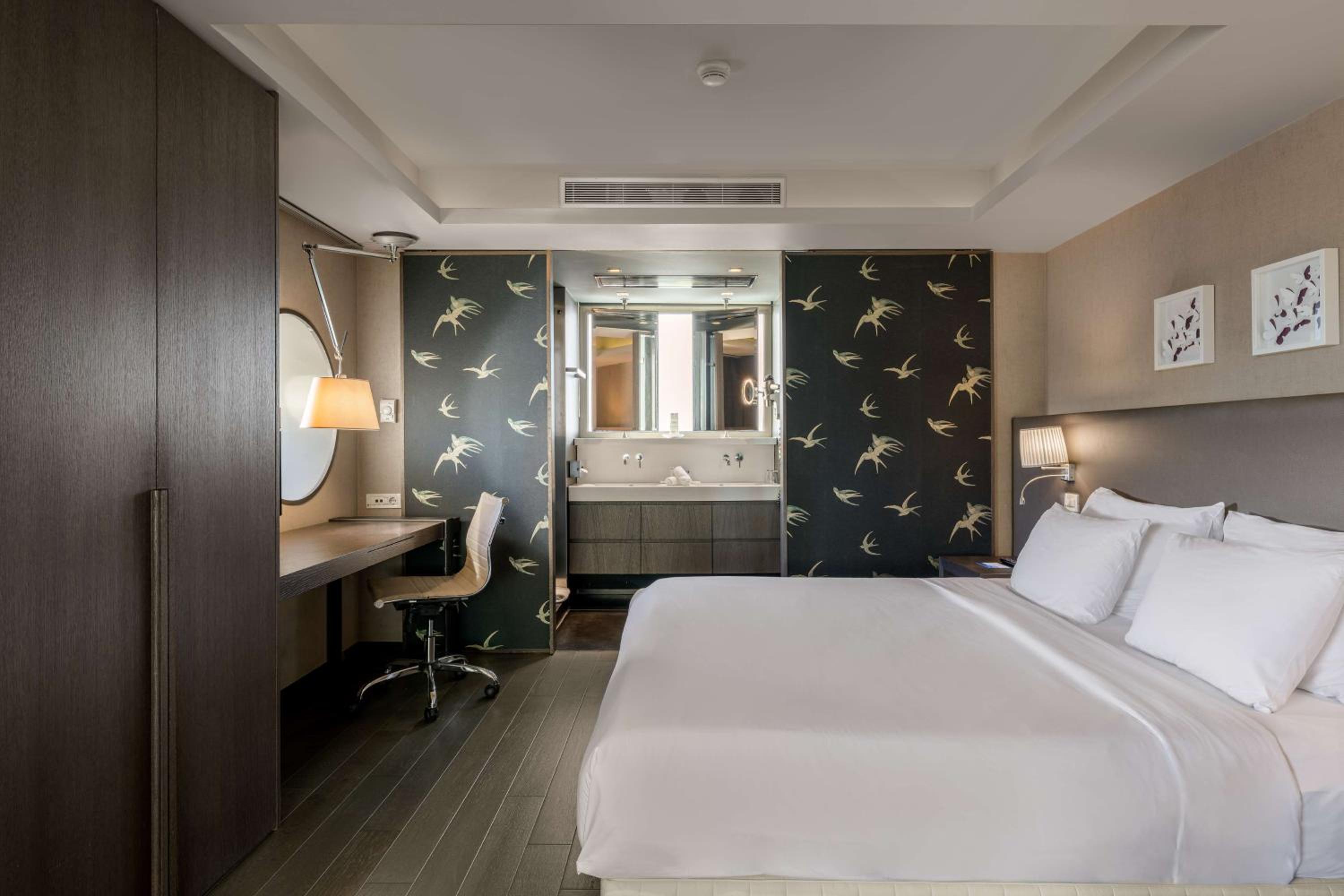 Suite, Acropolis View
