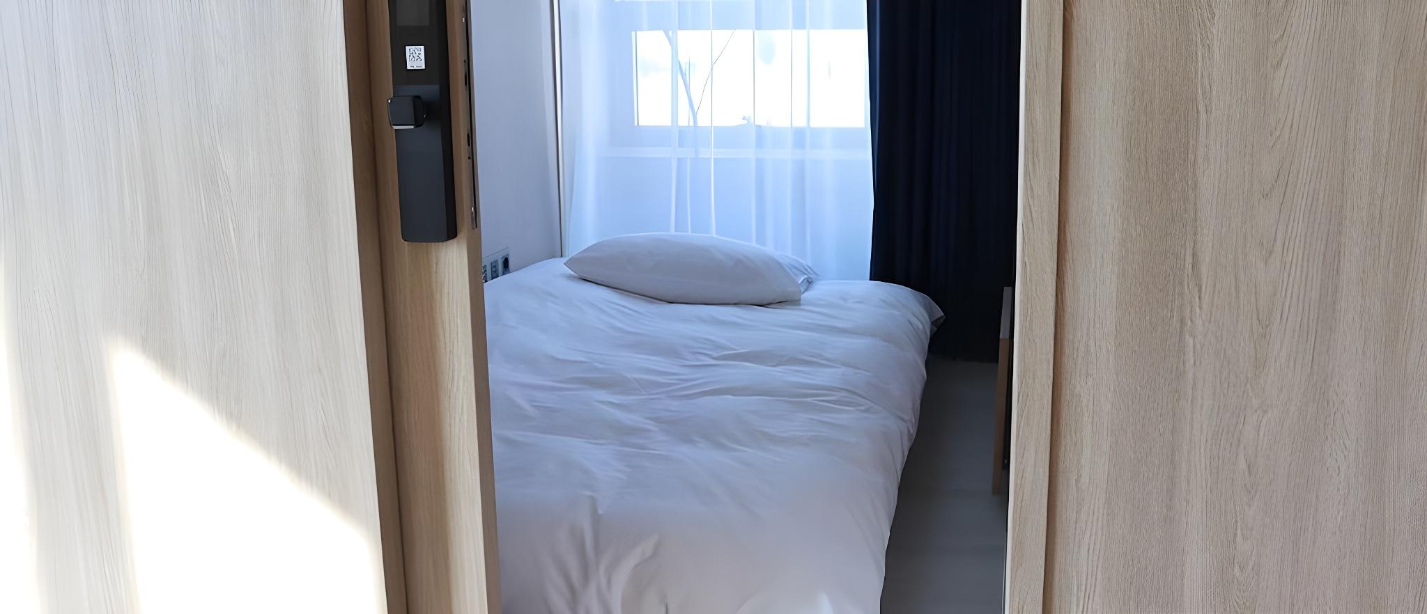 Capsule, Male Dorm, Shared Bathroom