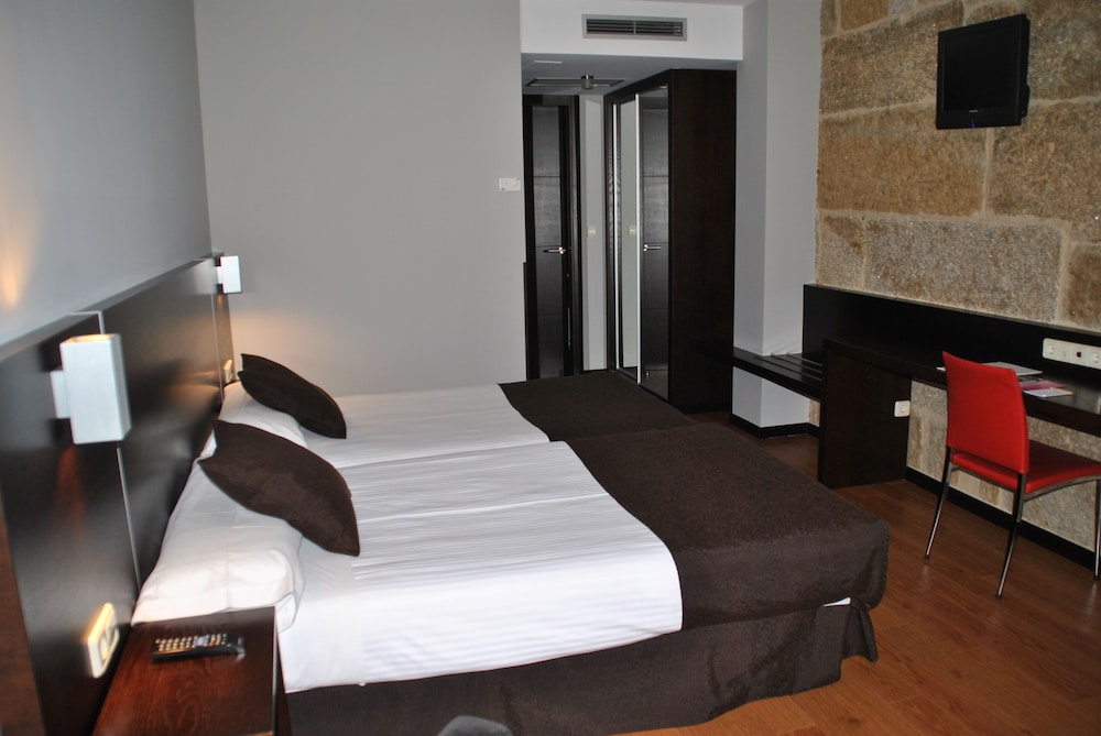 Junquera Hotel 12/40