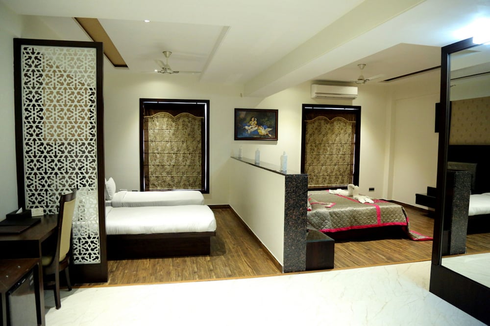 Hotel The Royal Bharti 10/38