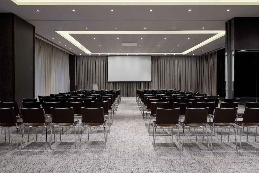 Radisson Blu Hotel, London Canary Wharf East 65/74