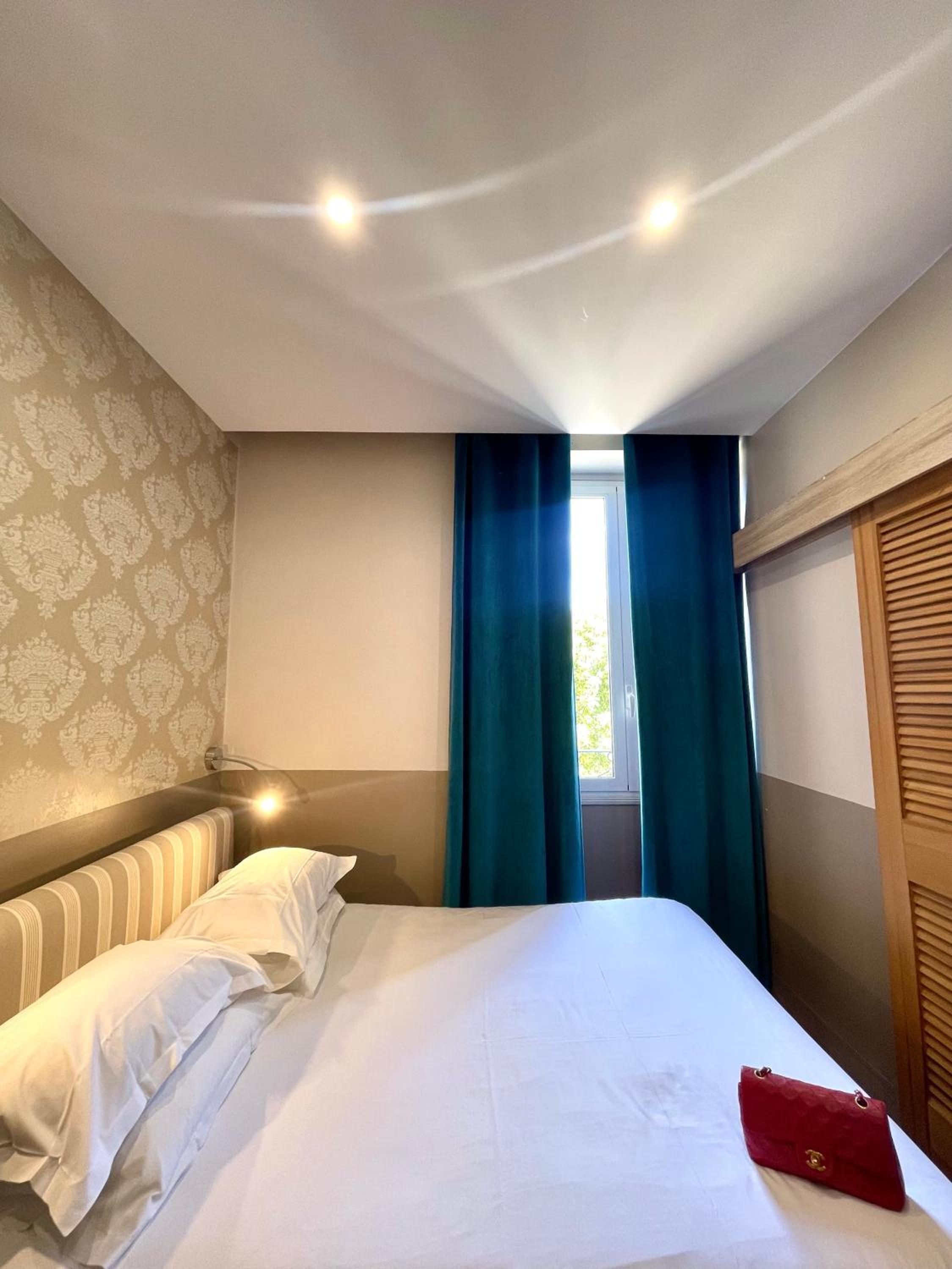 Hotel Restaurant Christophe Colomb 15/50