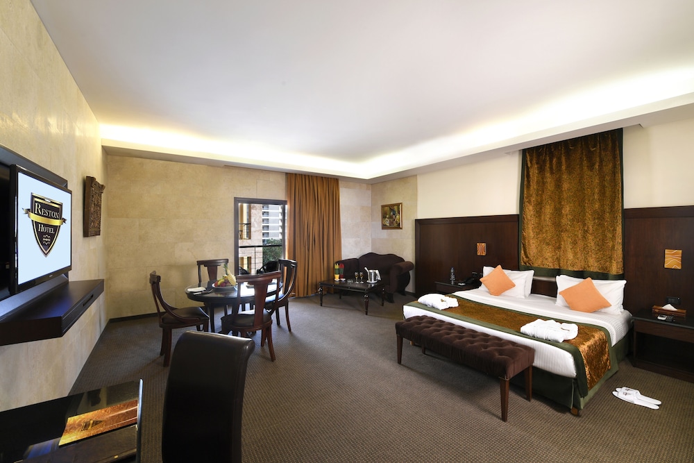 Reston Hotel, Jounieh 12/35