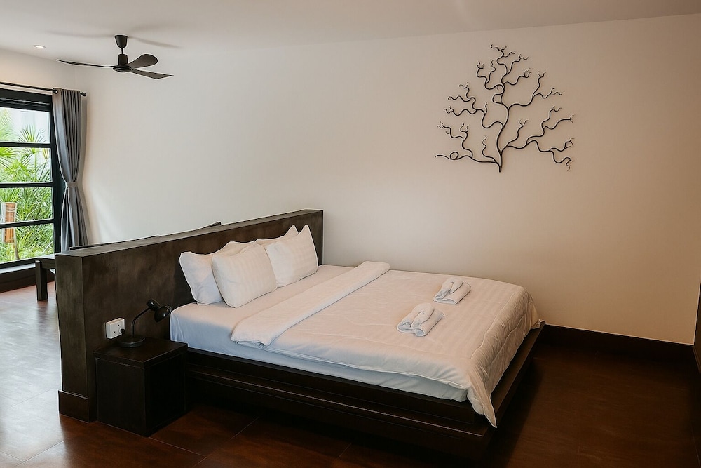 DELUXE, DOUBLE BED