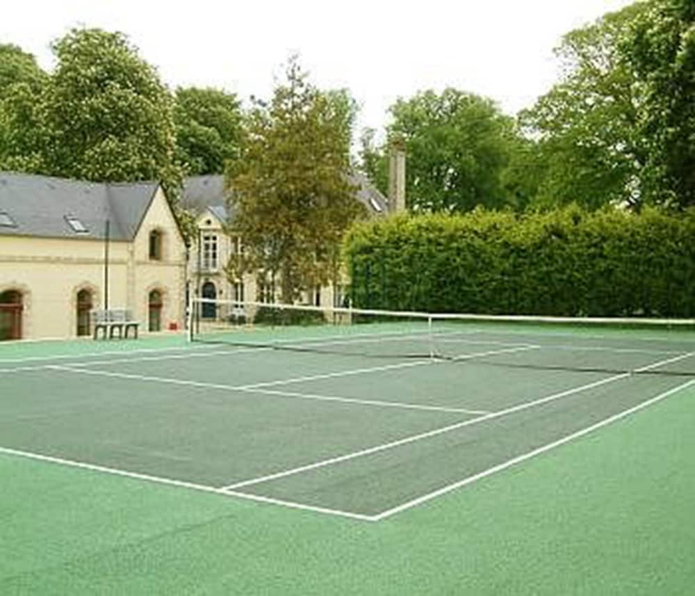 Chateau De Bellefontaine 24/50