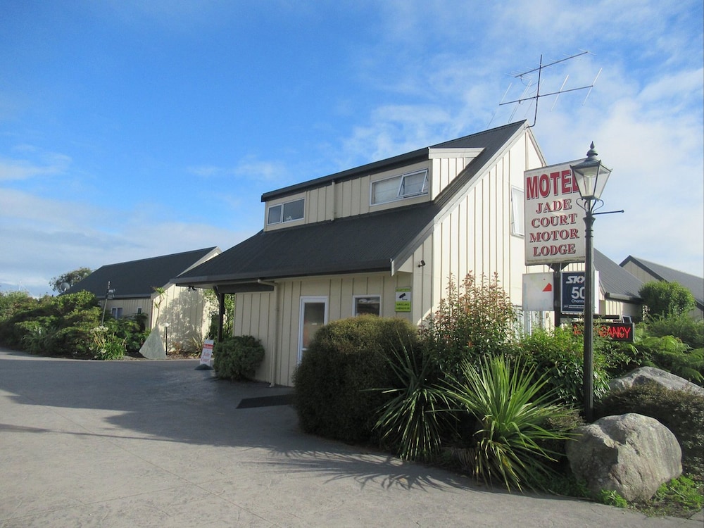 JADE COURT MOTOR LODGE 2/42
