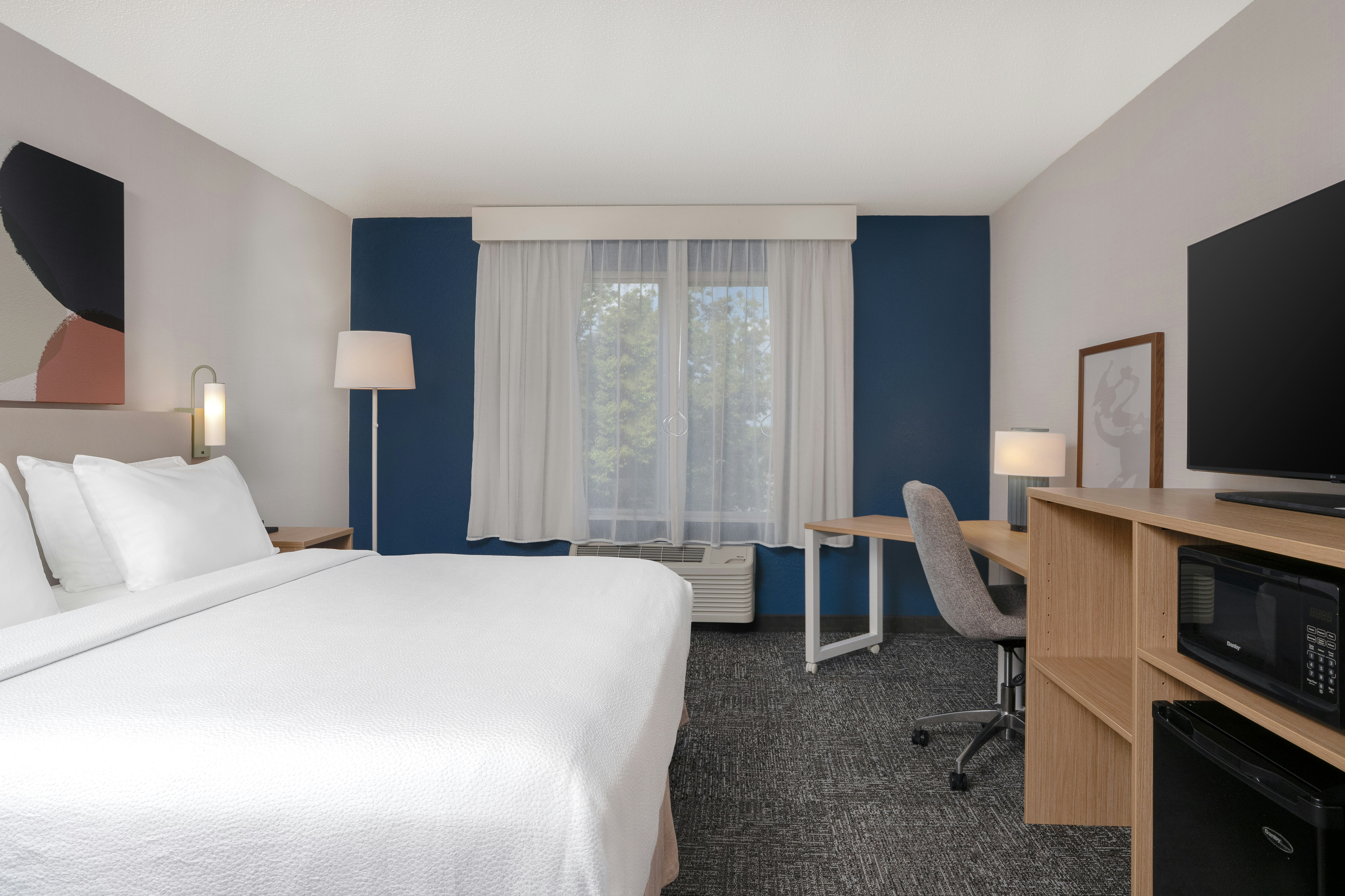 ROOM, KING BED