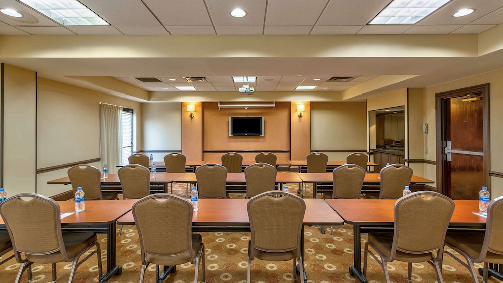 Wyndham Garden Kansas City Airport 47/62