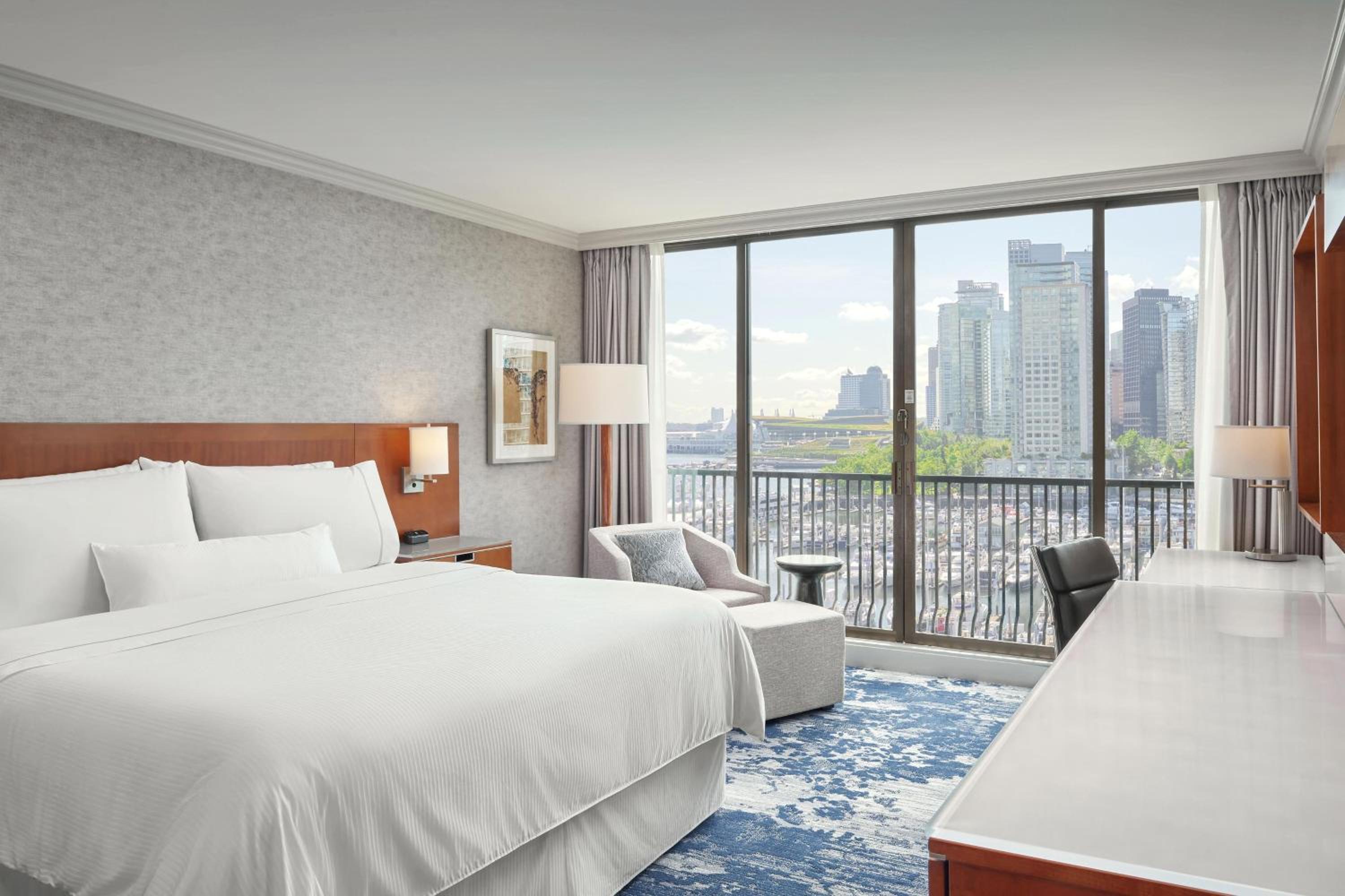 Marina, Premium, King Bed, City View