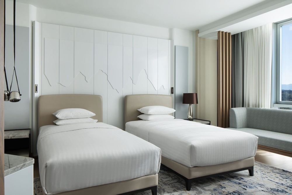 Tirana Marriott 8/50
